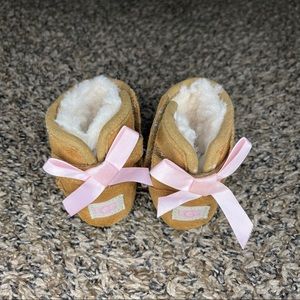 Baby Uggs Chestnut with pink bow Size 1